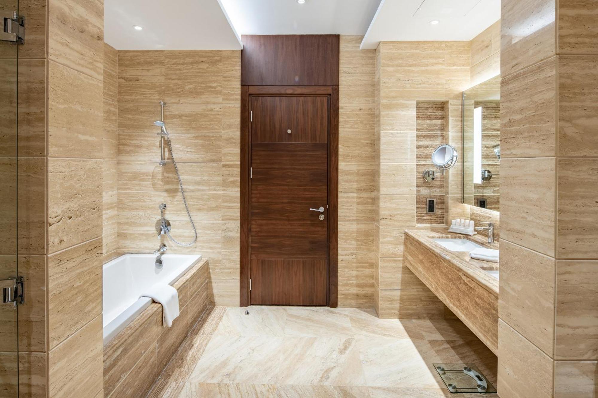 Radisson Blu Hotel, Jeddah Al Salam Екстериор снимка Bathroom