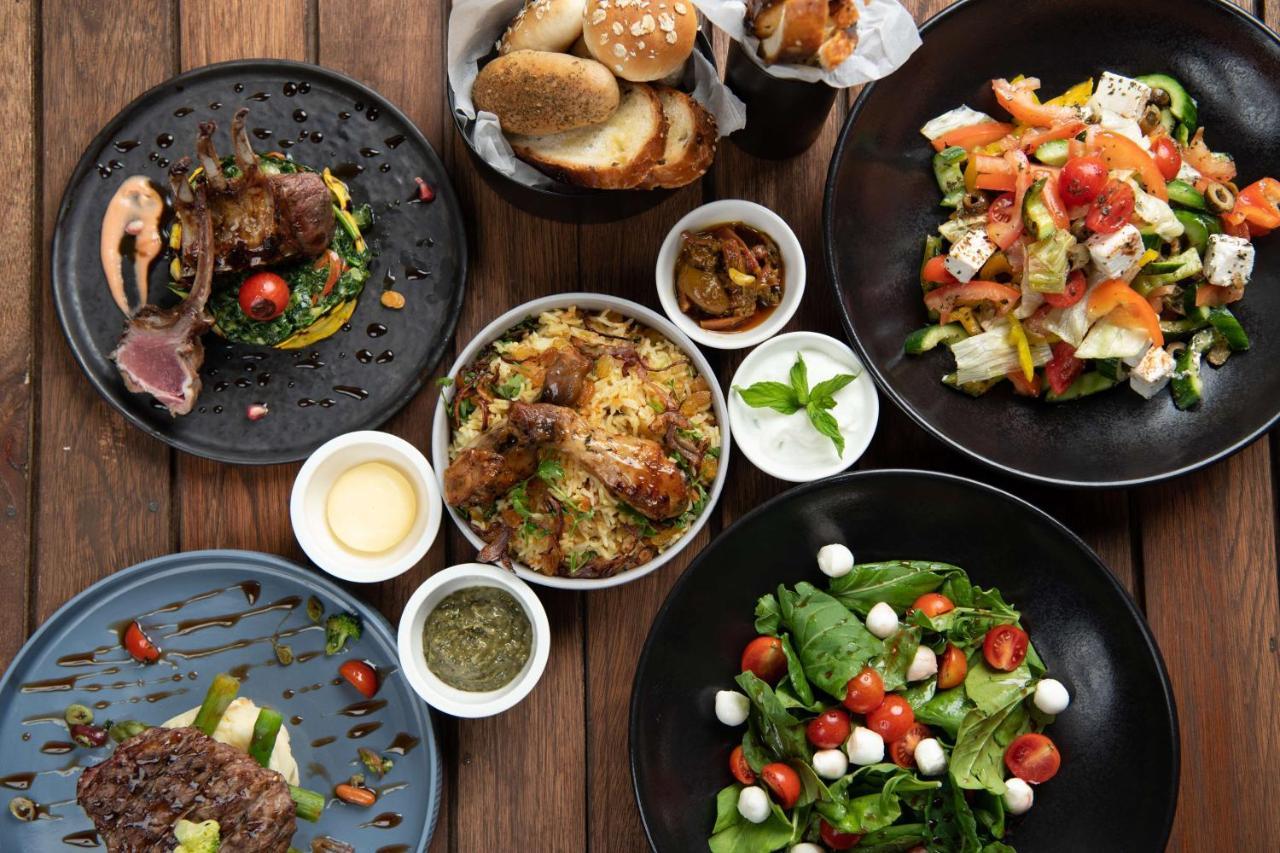 Radisson Blu Hotel, Jeddah Al Salam Екстериор снимка A selection of dishes from the restaurant