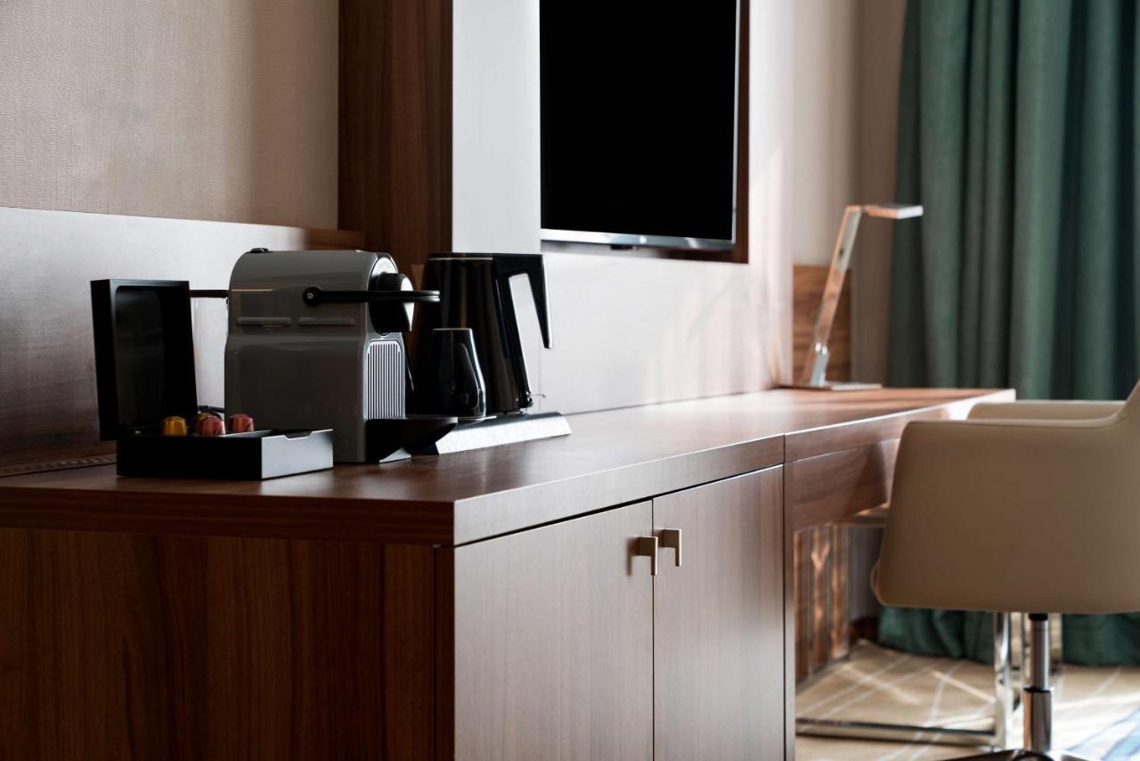Radisson Blu Hotel, Jeddah Al Salam Екстериор снимка A Nespresso machine in a hotel room