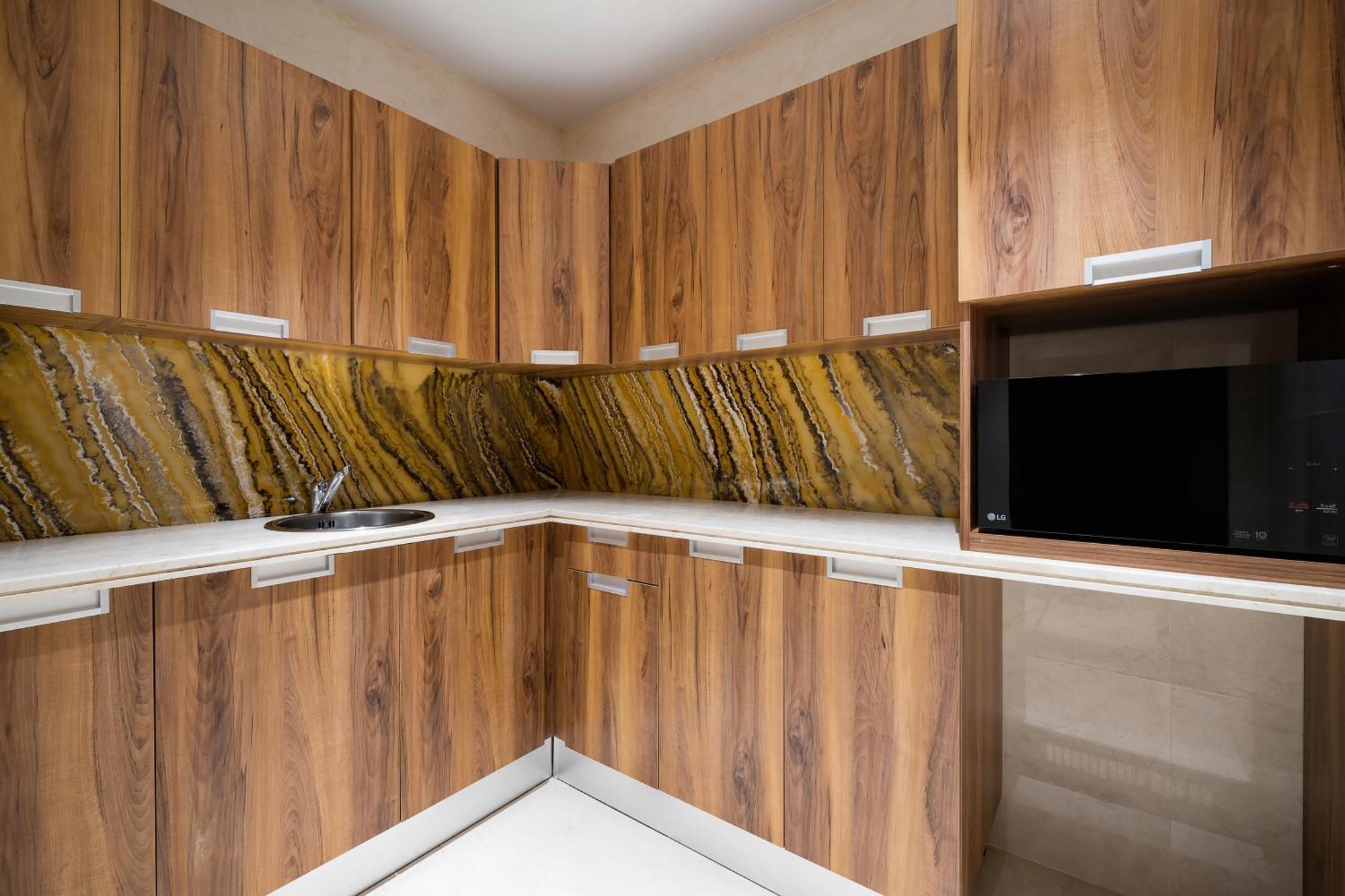Radisson Blu Hotel, Jeddah Al Salam Екстериор снимка A kitchen with a built-in television